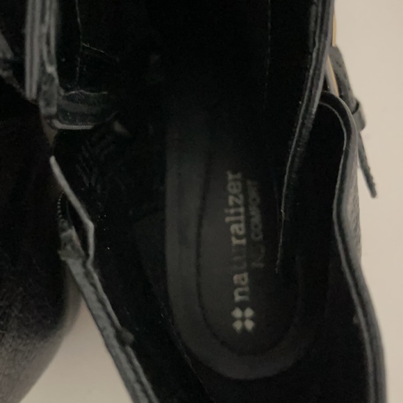 Naturalizer 10 Wide Ankle Boot W/Side Zipper - Picture 13 of 13